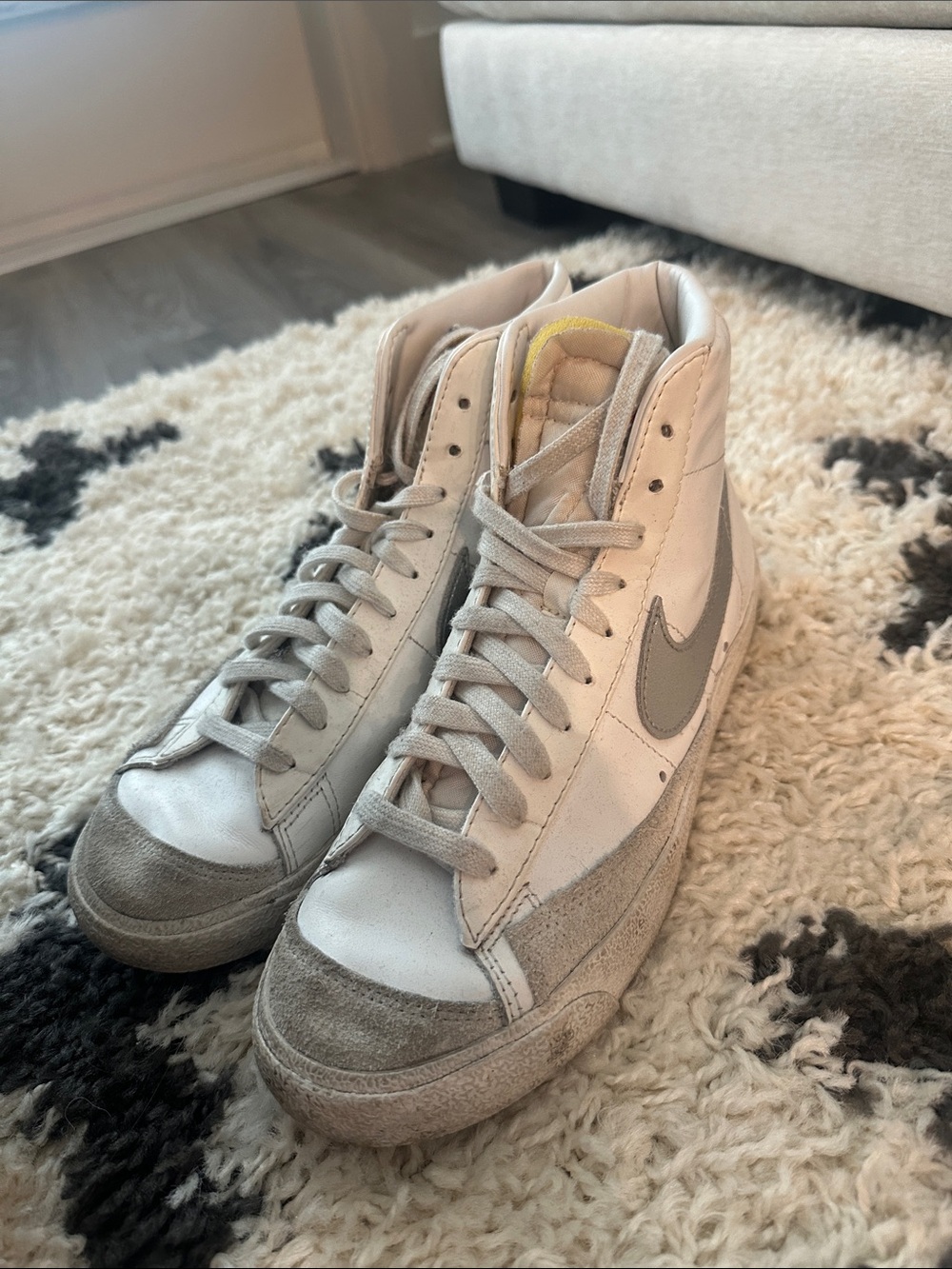 Nike blazers High-Top Women's Sneakers in Light Gray and Cream